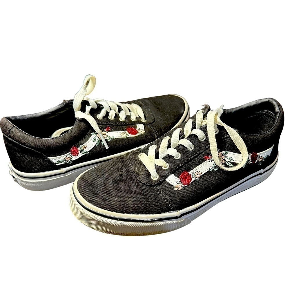 Vans Old Skool Skateboarding Shoe Sneaker Black w/Embroidery Roses Missy‎ Size 5